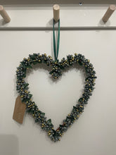 Load image into Gallery viewer, 🎄 Hanging Berrybud Heart
