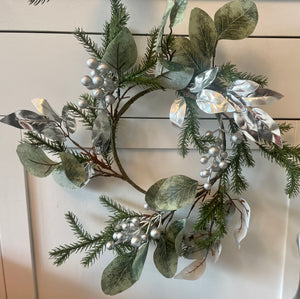 🎄 Green Foliage & Silver Bead Wreath