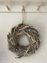 Load image into Gallery viewer, Natural Round Wreath
