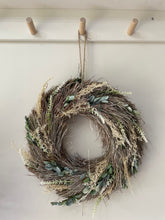 Load image into Gallery viewer, Natural Round Wreath
